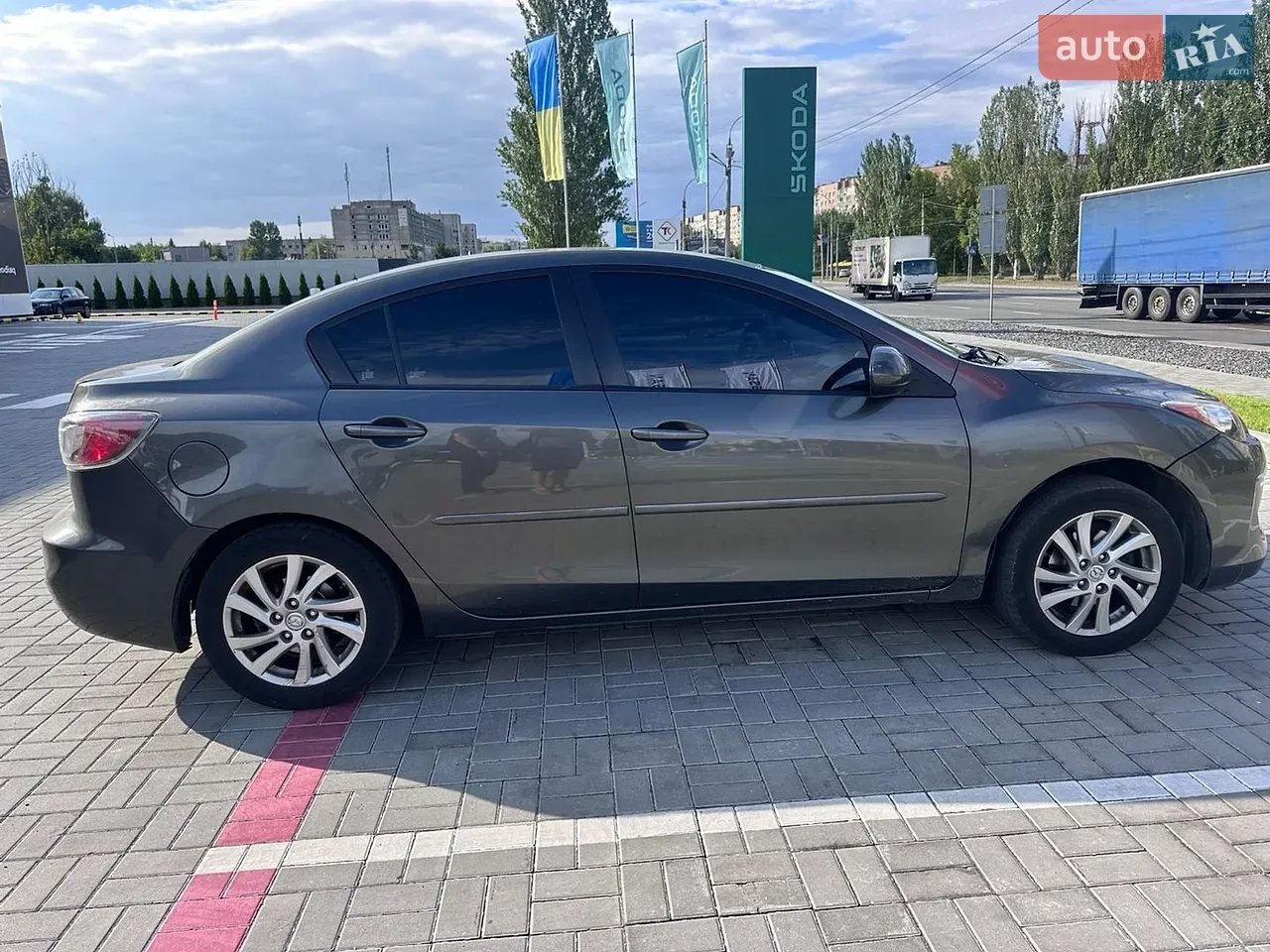Mazda 3 2011 photo 2