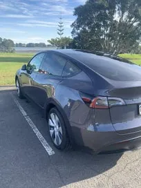 Tesla Model Y 2023 photo 2