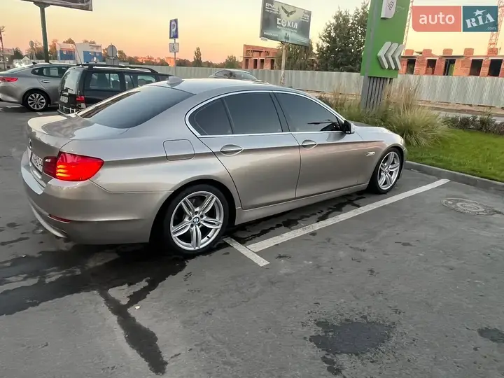 BMW 5 Series 2012 photo 2