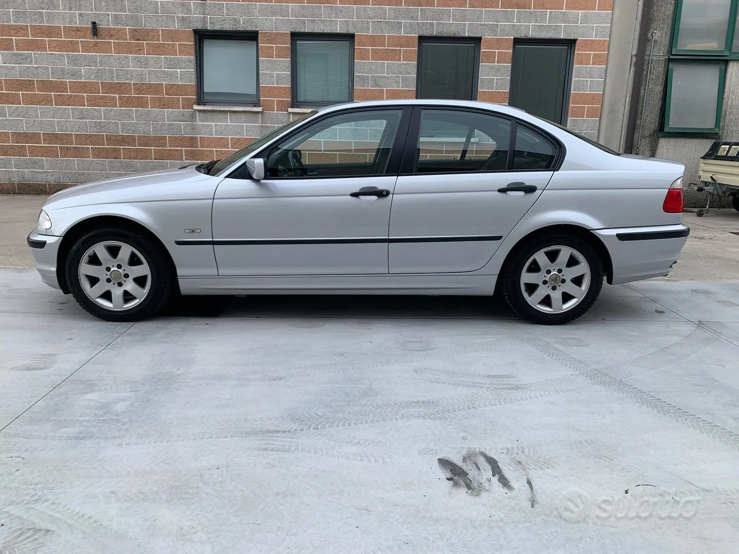 BMW 318I 2000 photo 2