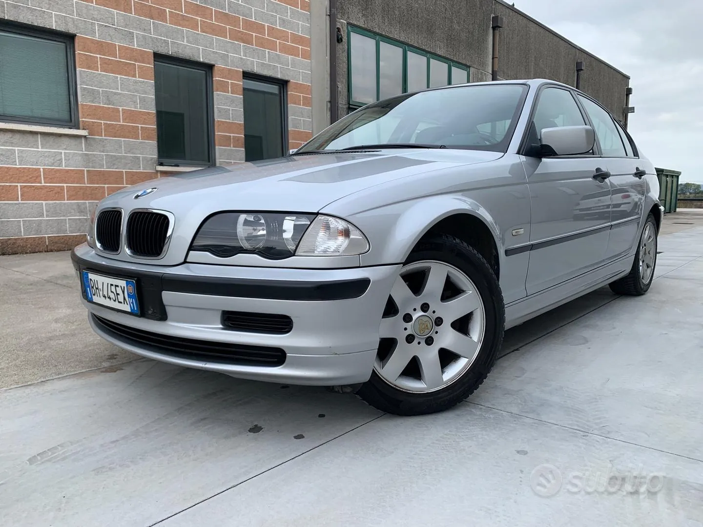 BMW 318I