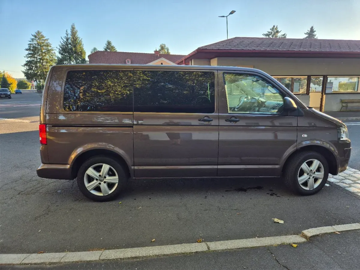 Volkswagen T5 2010 photo 2