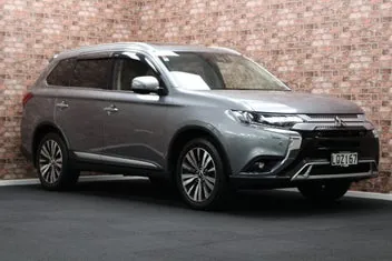 Mitsubishi Outlander 2018 photo 2