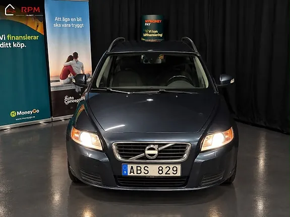 Volvo V50 2011 photo 2