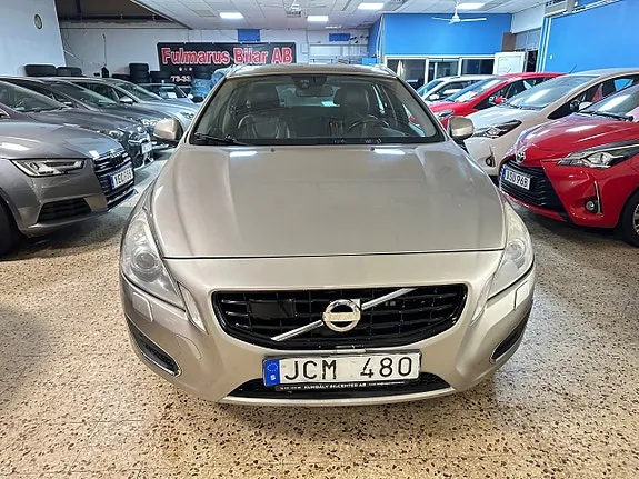 Volvo V60 2011 photo 2