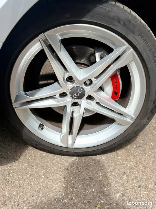 Audi A4 2018 photo 2