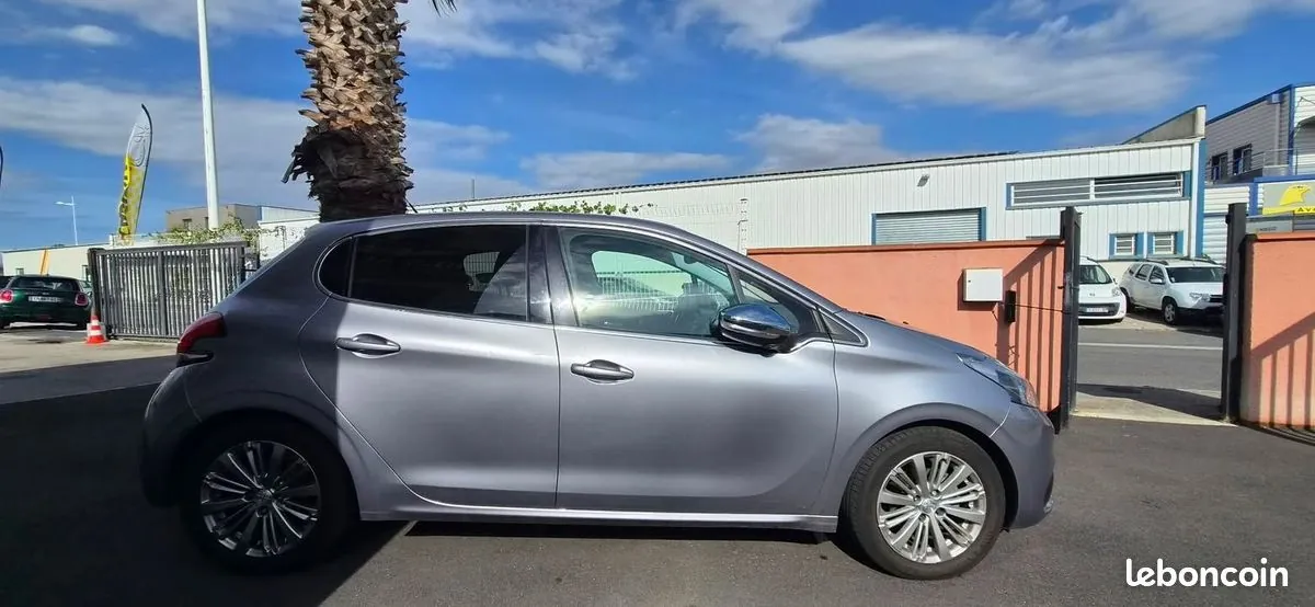 Peugeot 208 2019 photo 5