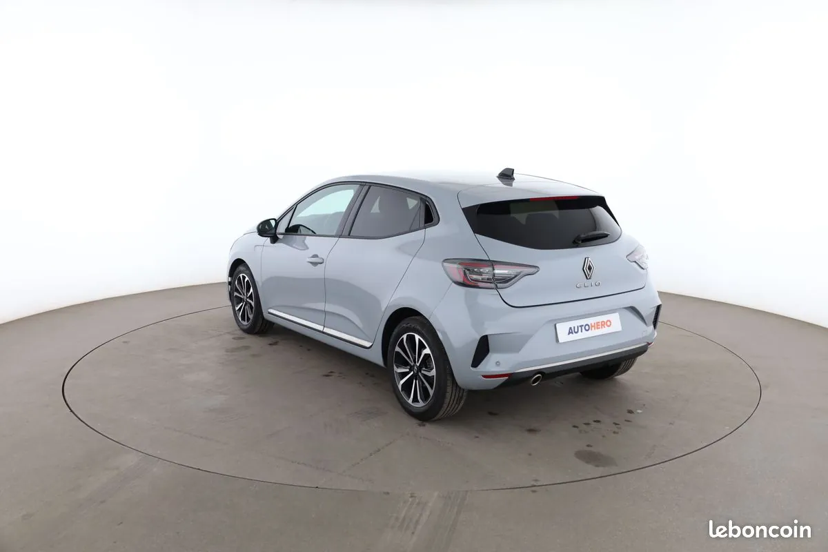 Renault Clio 2024 photo 2