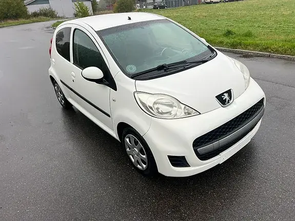 Peugeot 107 2011 photo 2