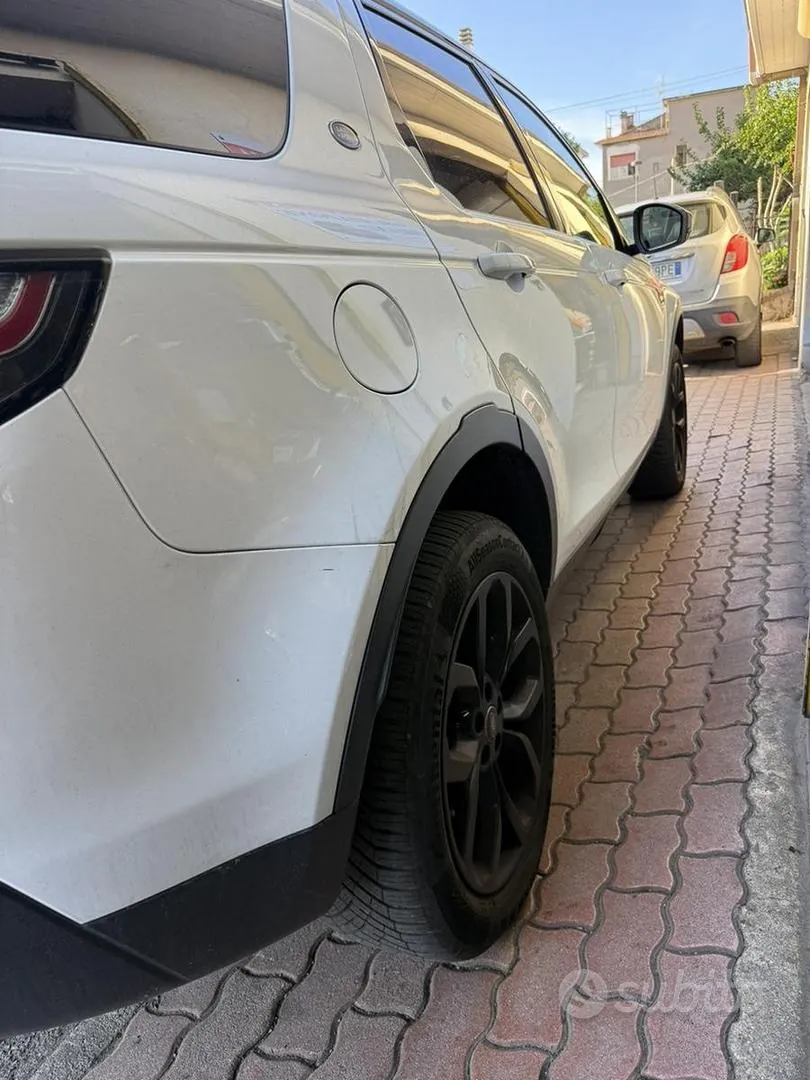 Land Rover Discovery Sport 2018 photo 3