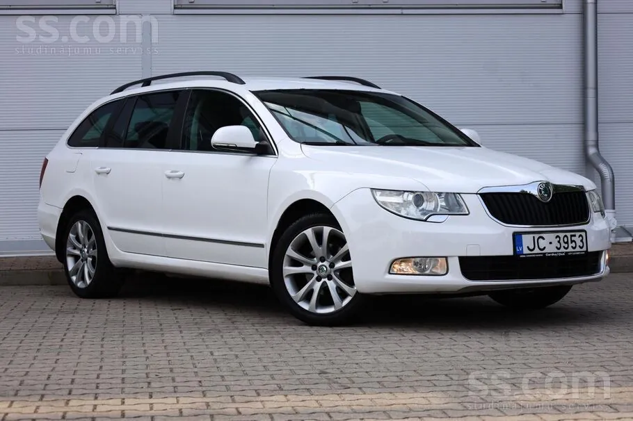 Skoda Superb 2012 photo 3
