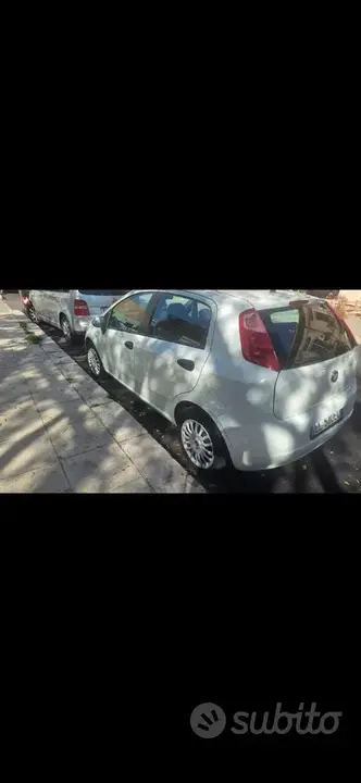 Fiat Grande Punto 2011 photo 2