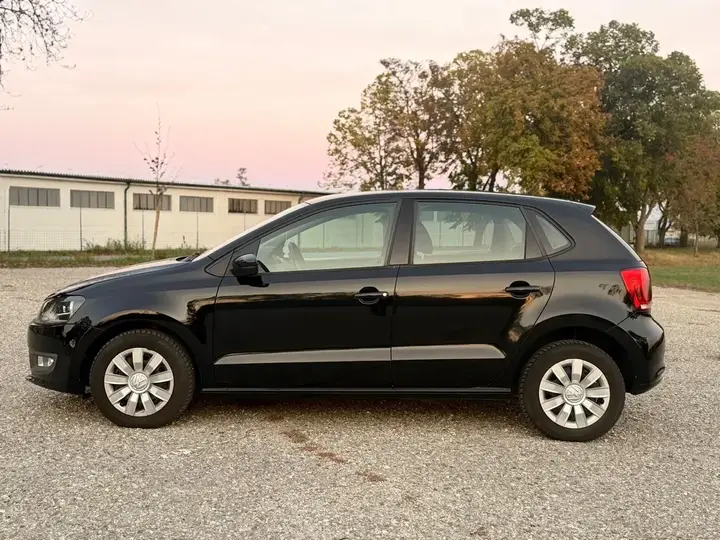 Volkswagen Polo 2012 photo 3