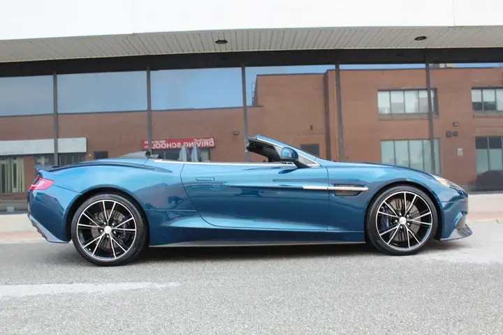 Aston Martin Vanquish 2014 photo 3