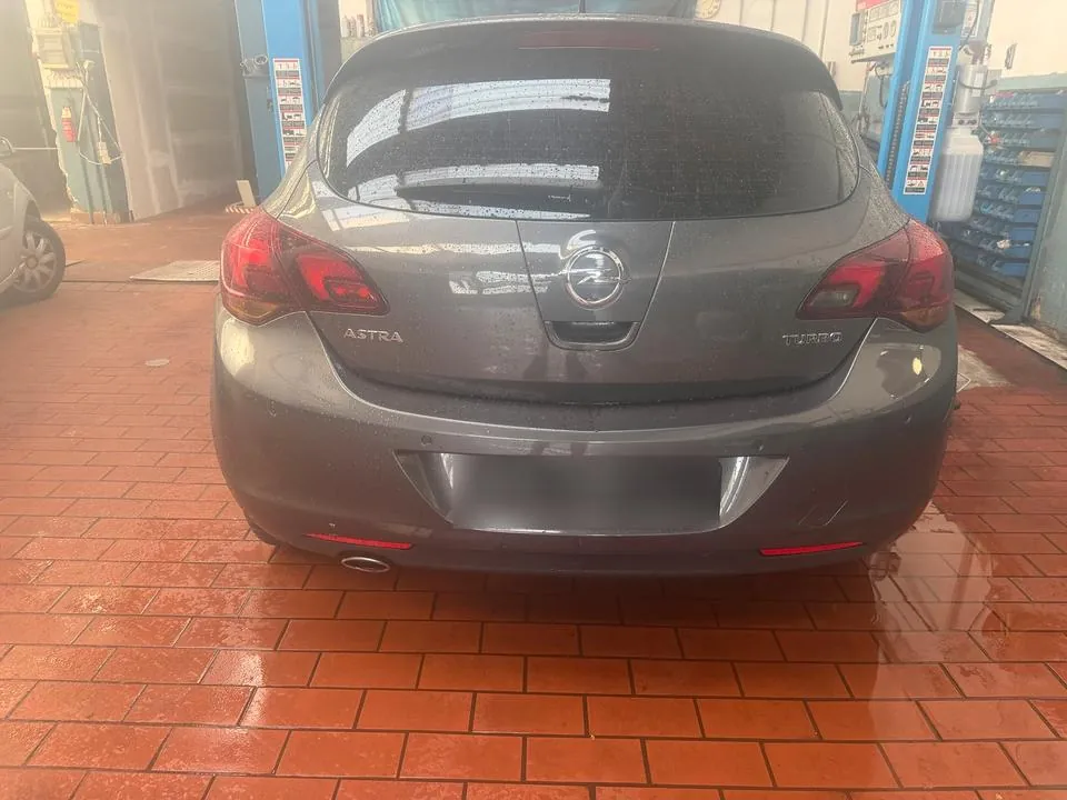 Opel Astra J