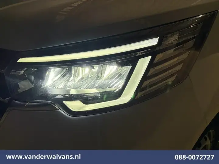 Renault Trafic 2023 photo 2