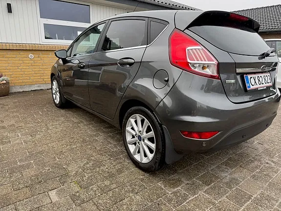 Ford Fiesta 2016 photo 2