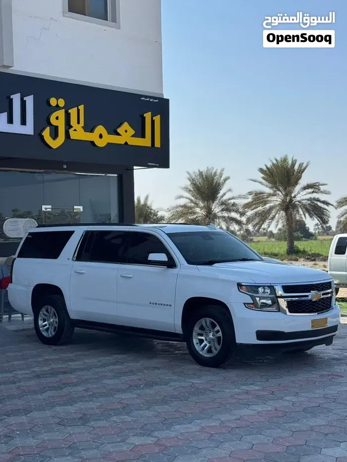 Chevrolet Suburban 2018 photo 2