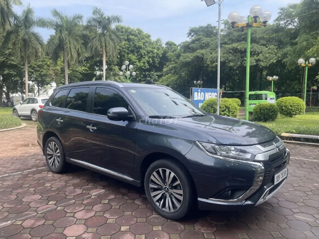 Mitsubishi Outlander 2023 photo 2