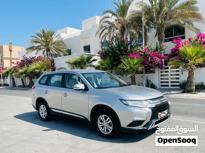 Mitsubishi Outlander 2019 photo 2