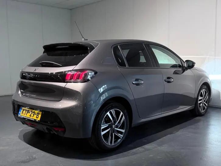 Peugeot 208 2022 photo 3