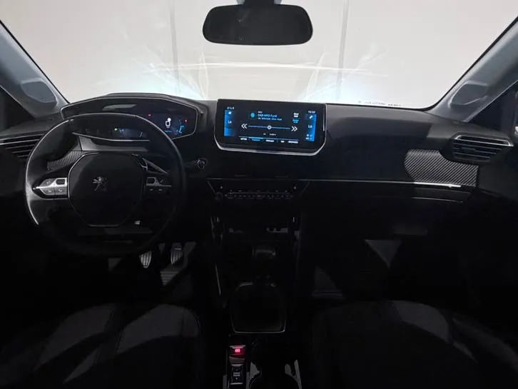 Peugeot 208 2022 photo 2