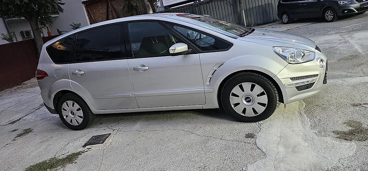 Ford S-Max 2010 photo 3