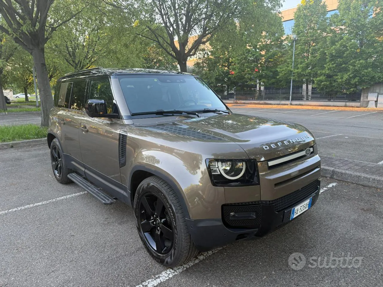Land Rover Defender 2021 photo 2