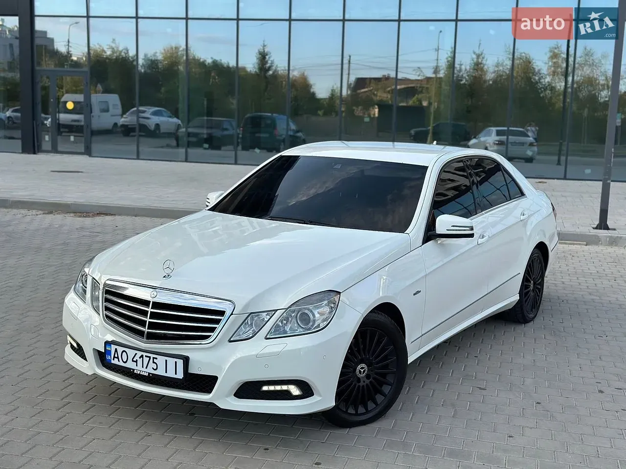 Mercedes-Benz E-Class 2009 photo 3