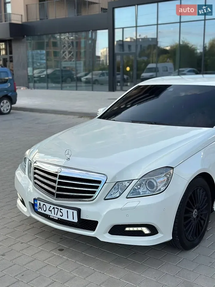 Mercedes-Benz E-Class 2009 photo 4