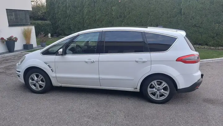 Ford S-Max 2012 photo 3