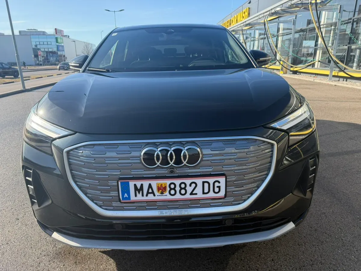 Audi Q4 2023 photo 2