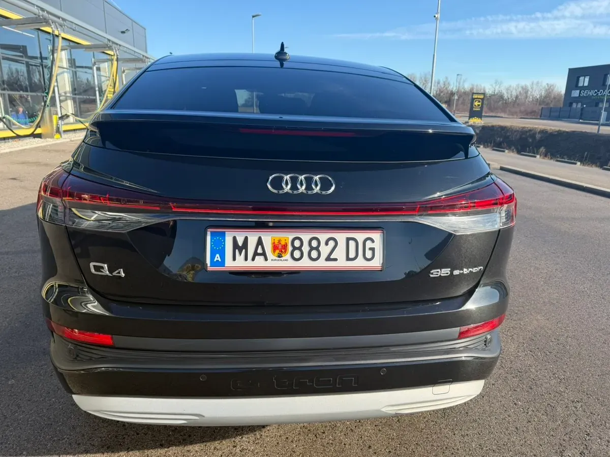 Audi Q4 2023 photo 3