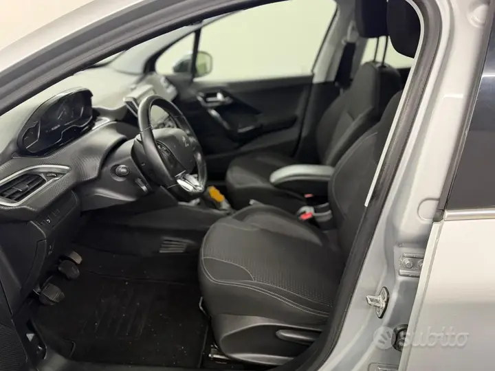 Peugeot 208 2018 photo 5