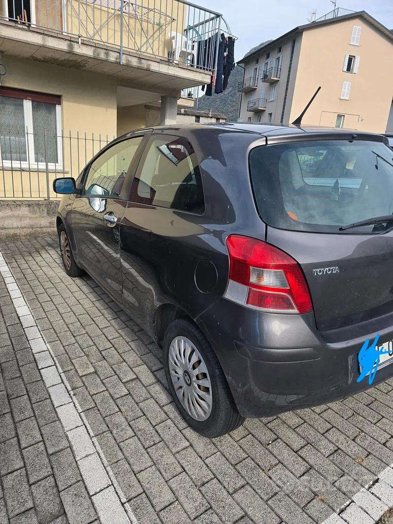 Toyota Yaris 2010 photo 3