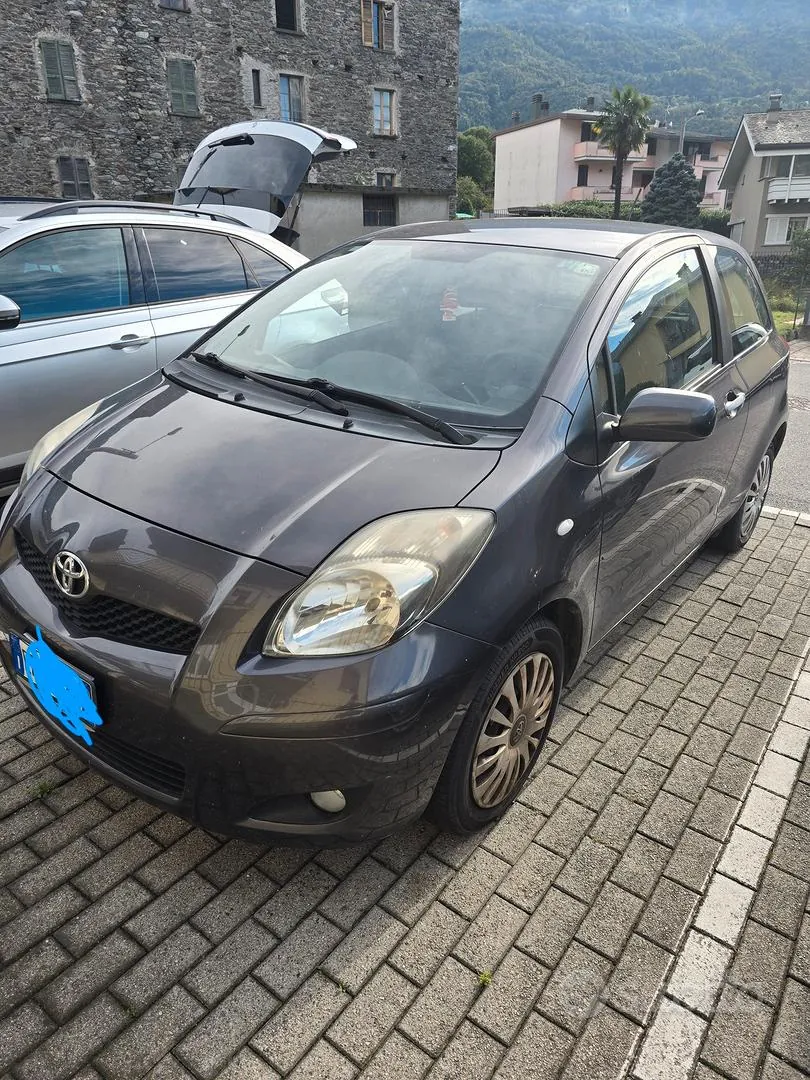 Toyota Yaris 2010 photo 2