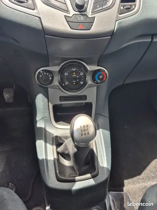 Ford Fiesta 2010 photo 5