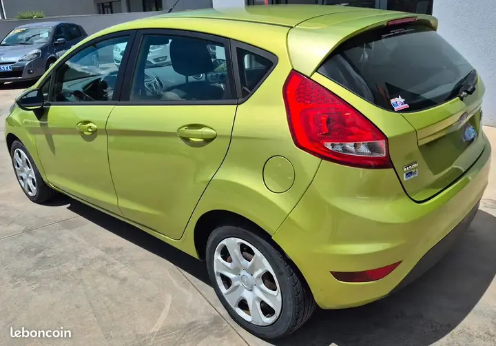 Ford Fiesta 2010 photo 2