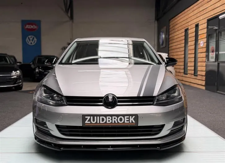 Volkswagen Golf 2012 photo 2