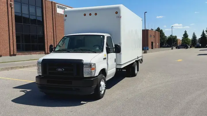 Ford E-Series Van 2023 photo 4