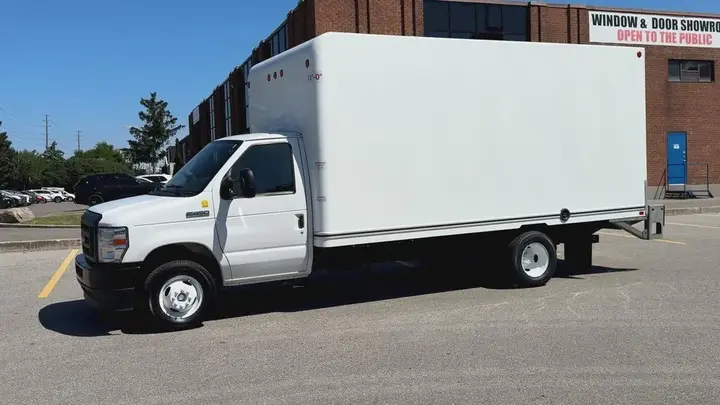 Ford E-Series Van 2023 photo 5