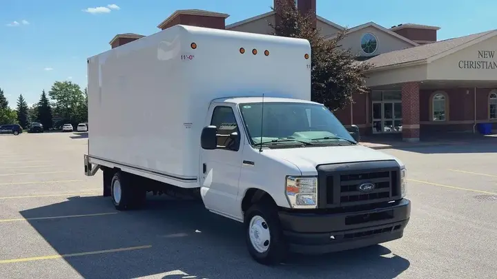 Ford E-Series Van 2023 photo 3