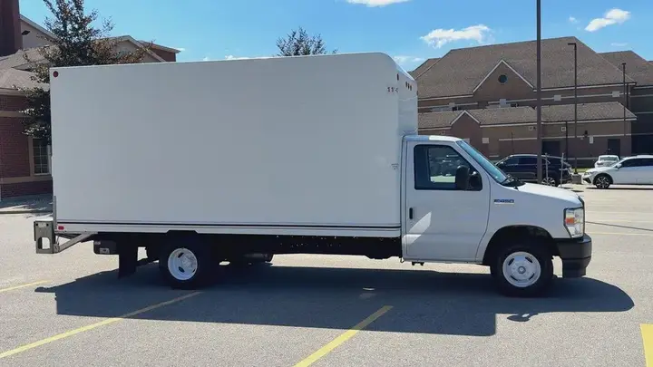 Ford E-Series Van 2023 photo 2