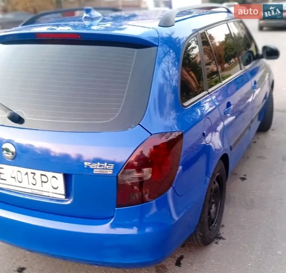 Skoda Fabia 2009 photo 4