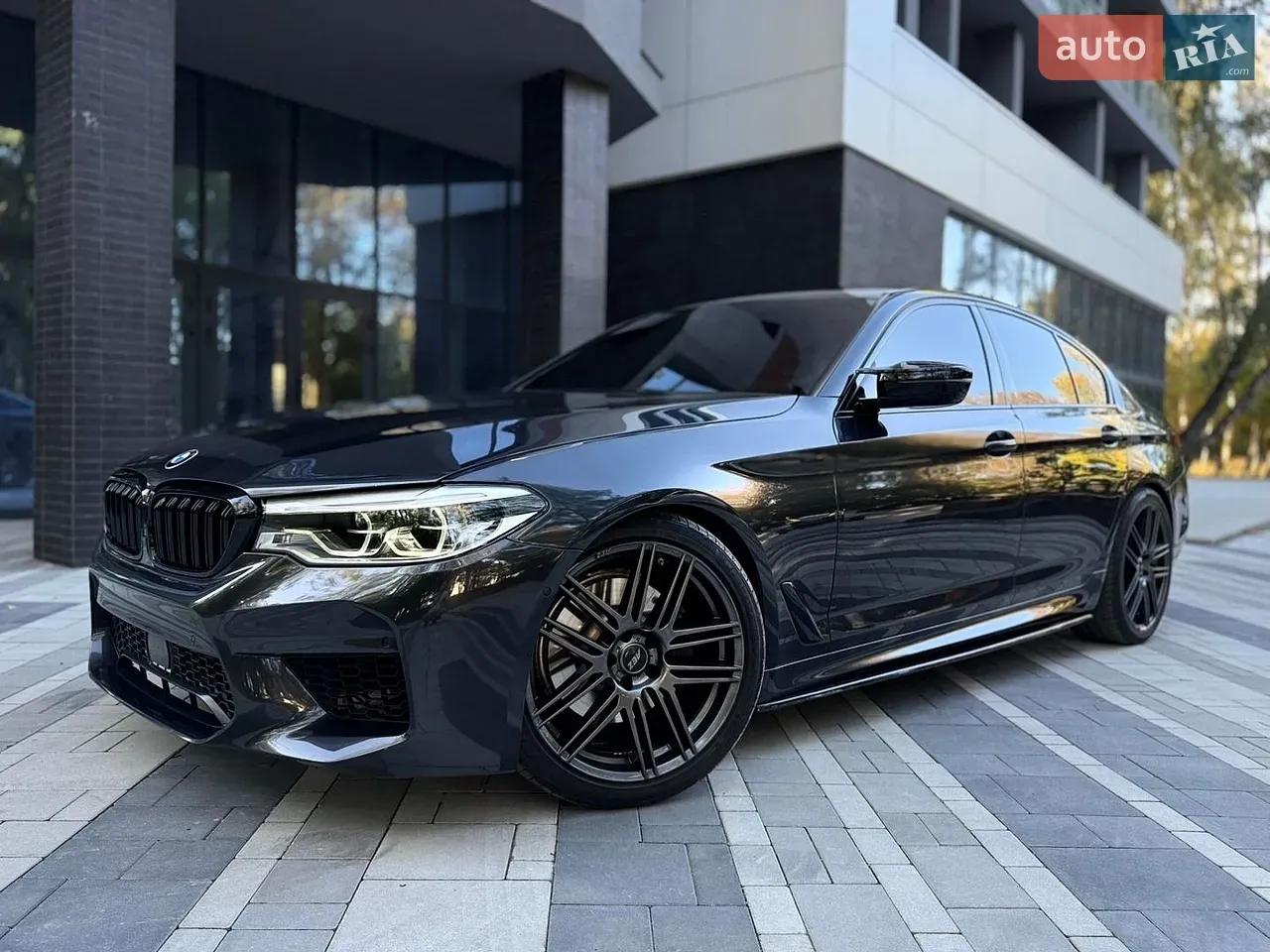 BMW 5 Series 2017 photo 2