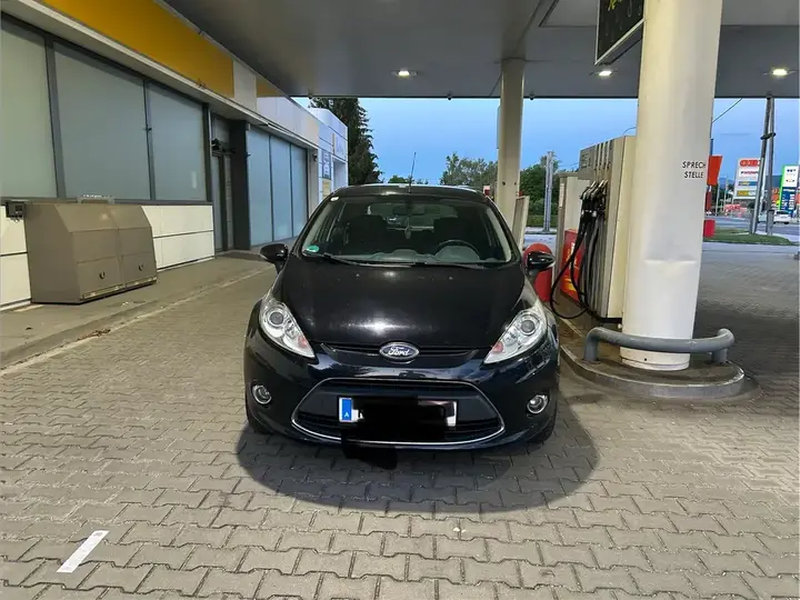 Ford Fiesta 2011 photo 2