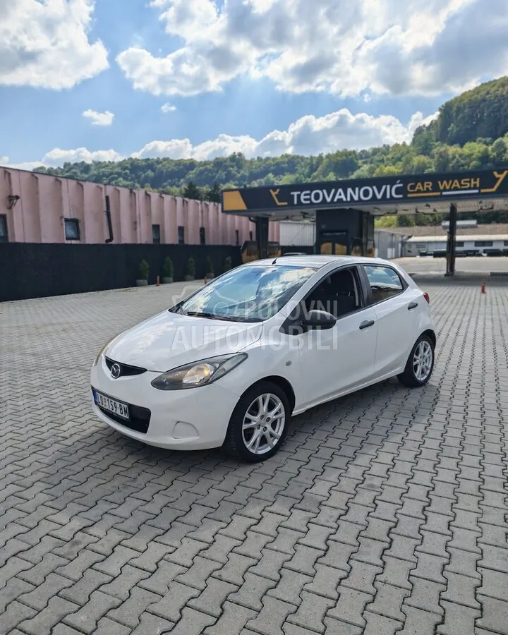 Mazda 2 2008 photo 2