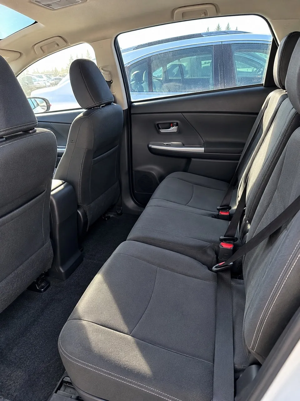 Toyota Prius V 2018 photo 5