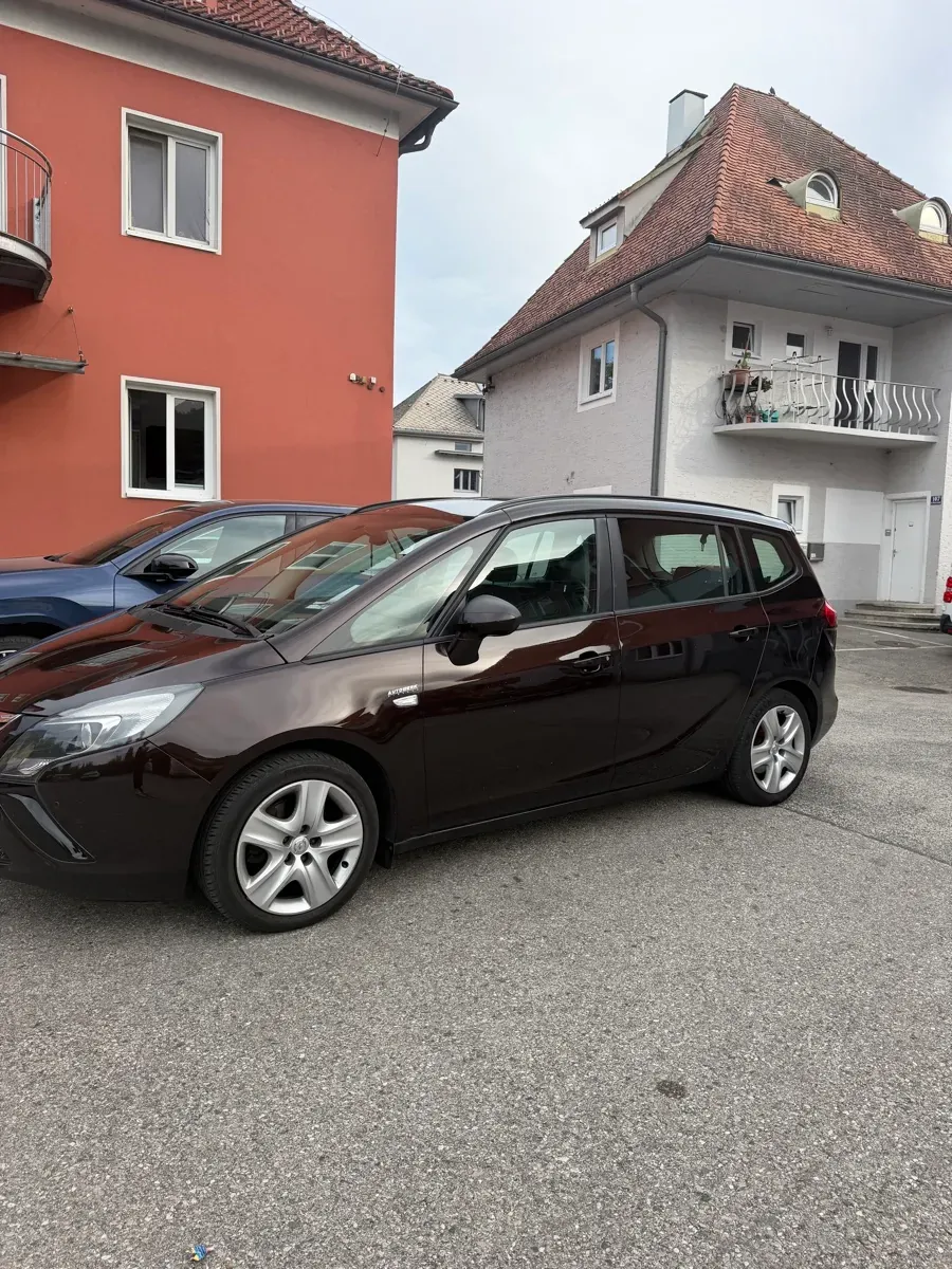 Opel Zafira Tourer 2013 photo 2