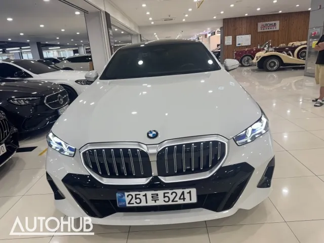 BMW 5 Series 2025 photo 3